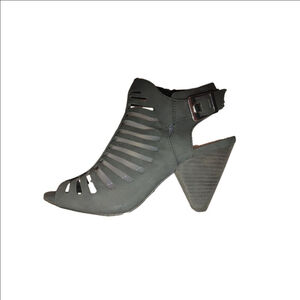 Audrey Brooke Kellisa Sling Back Heels Size 6M